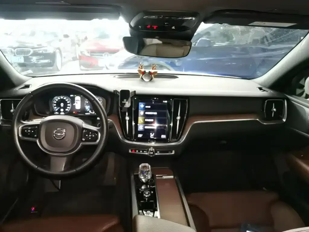 Volvo S60 — фото 10