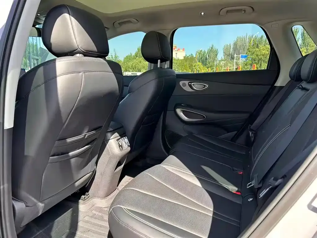 BYD Sealion 05 EV — фото 3