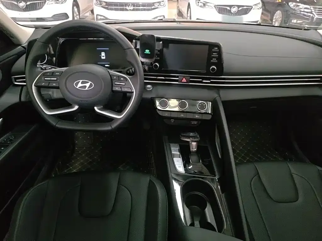 Hyundai Elantra — фото 10