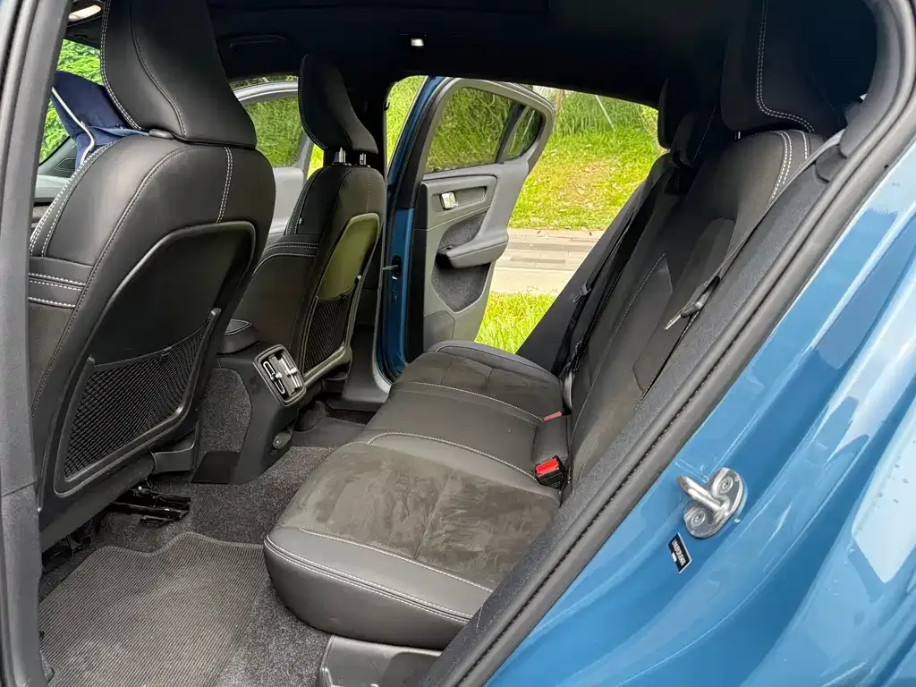 Volvo C40 — фото 10