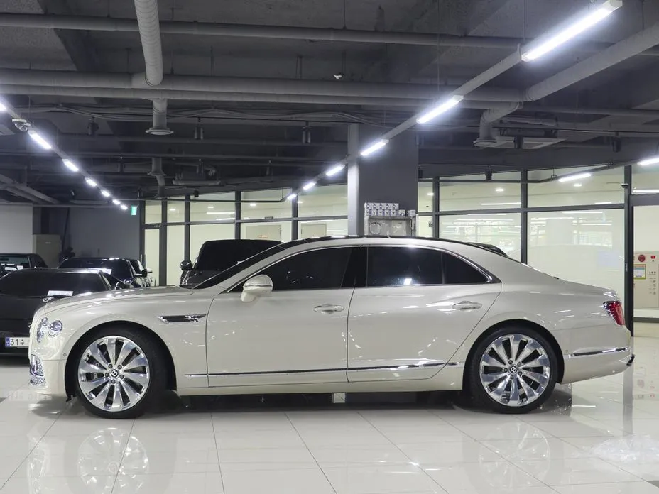 Bentley Flying Spur — фото 5