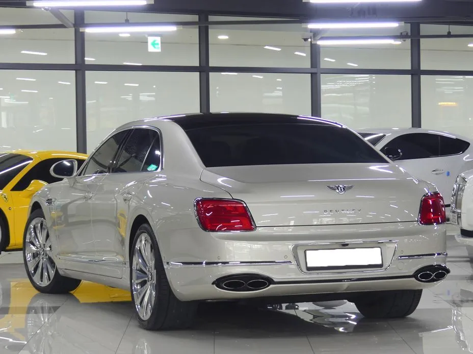 Bentley Flying Spur — фото 3