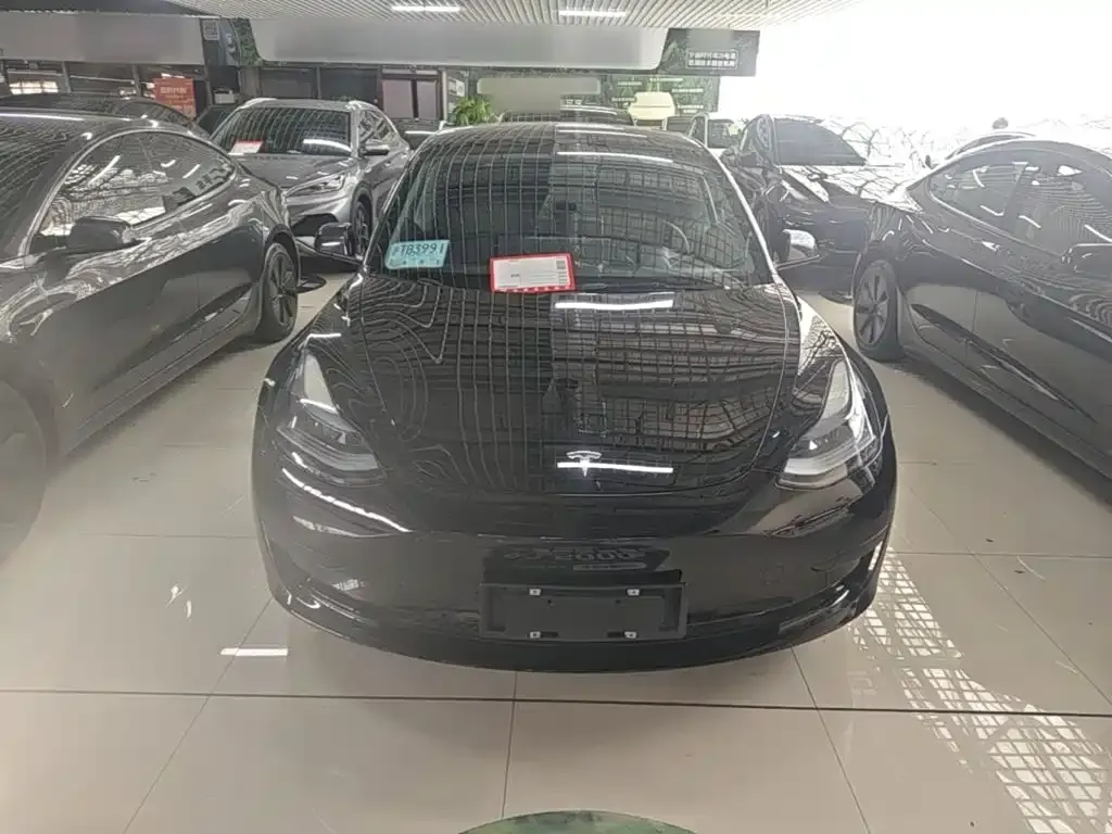 Tesla Model 3 — фото 5