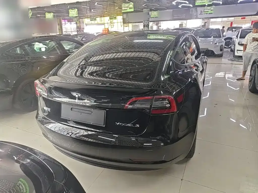 Tesla Model 3 — фото 4
