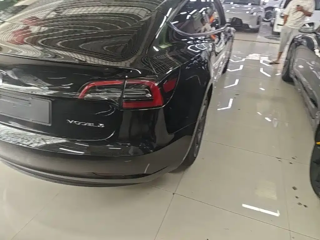 Tesla Model 3 — фото 10