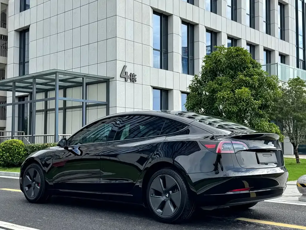 Tesla Model 3 — фото 8