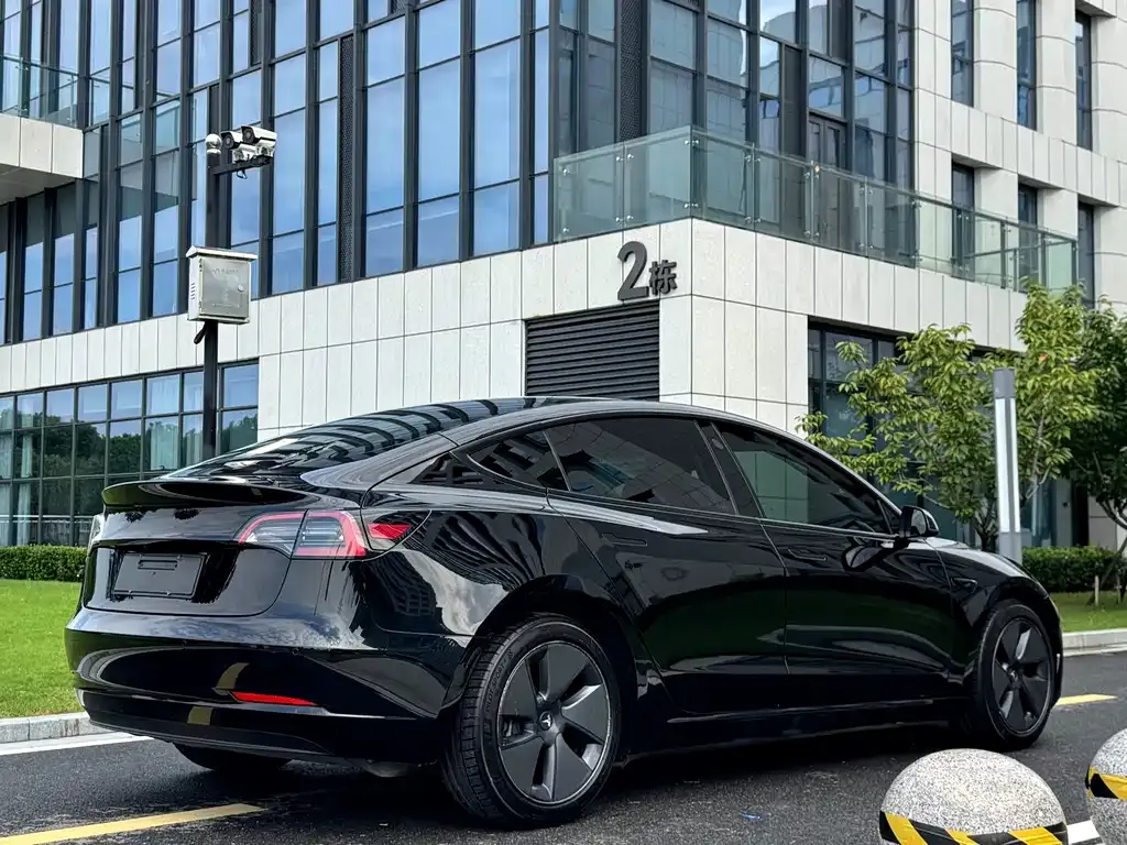 Tesla Model 3 — фото 7