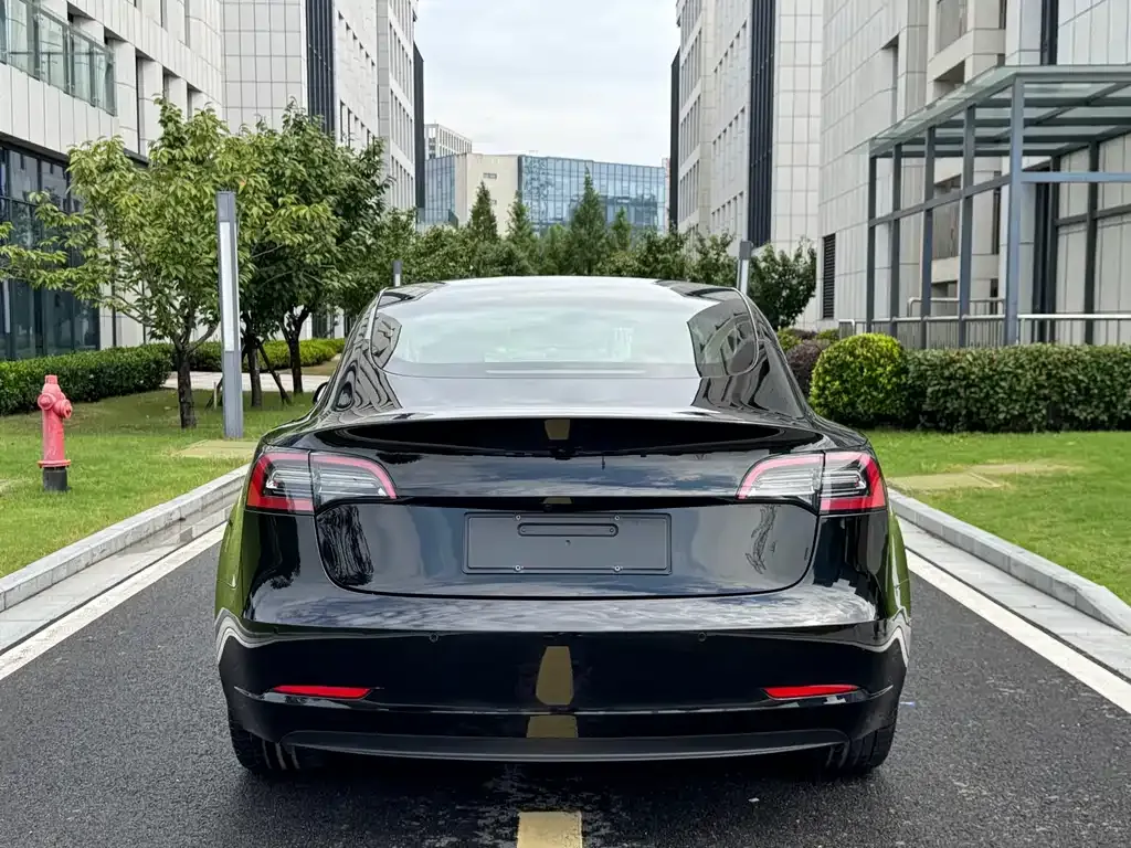 Tesla Model 3 — фото 9