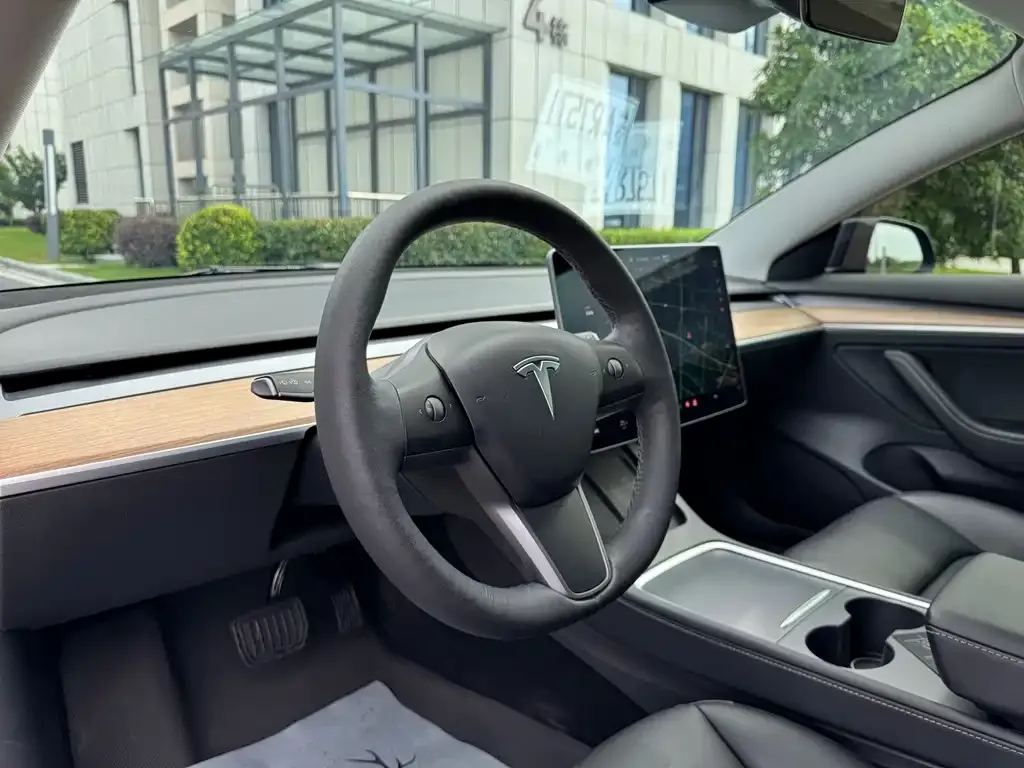 Tesla Model 3 — фото 10