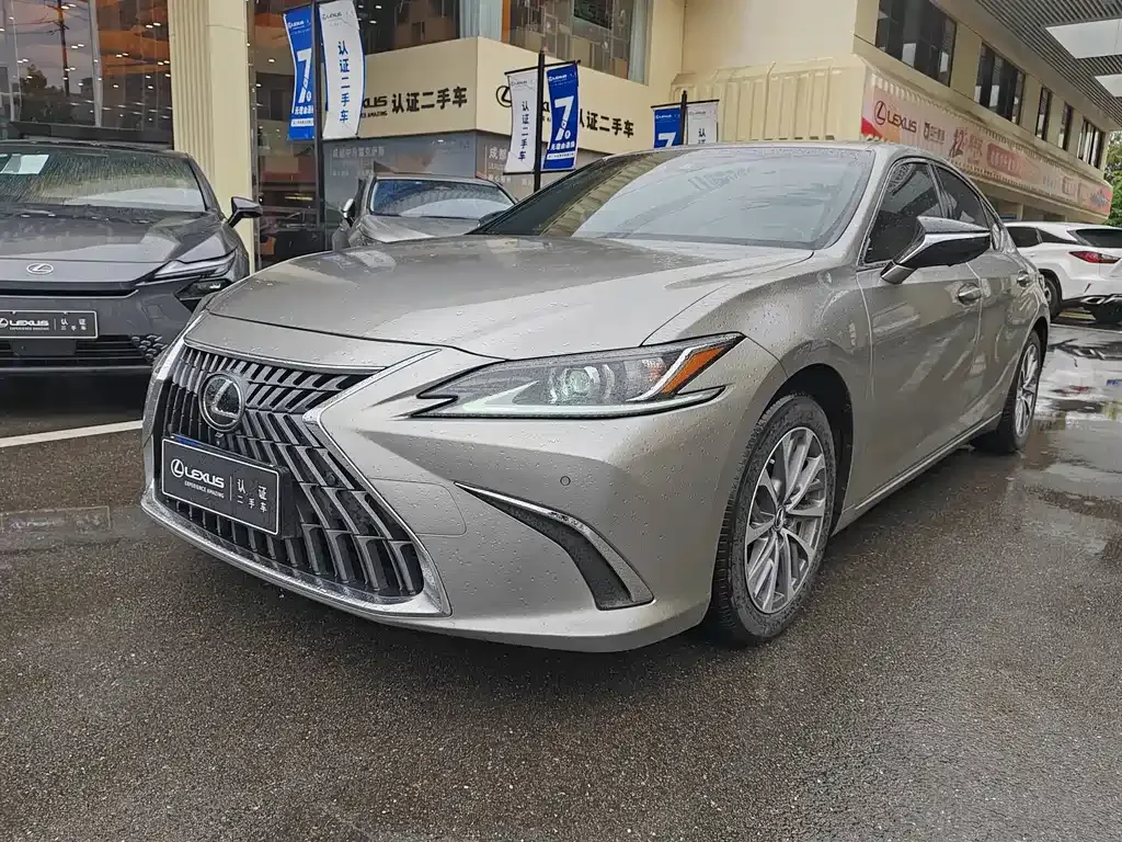 Lexus ES — фото 1