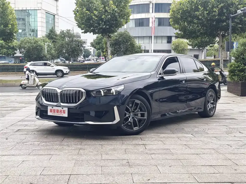 BMW 5 Series — фото 1