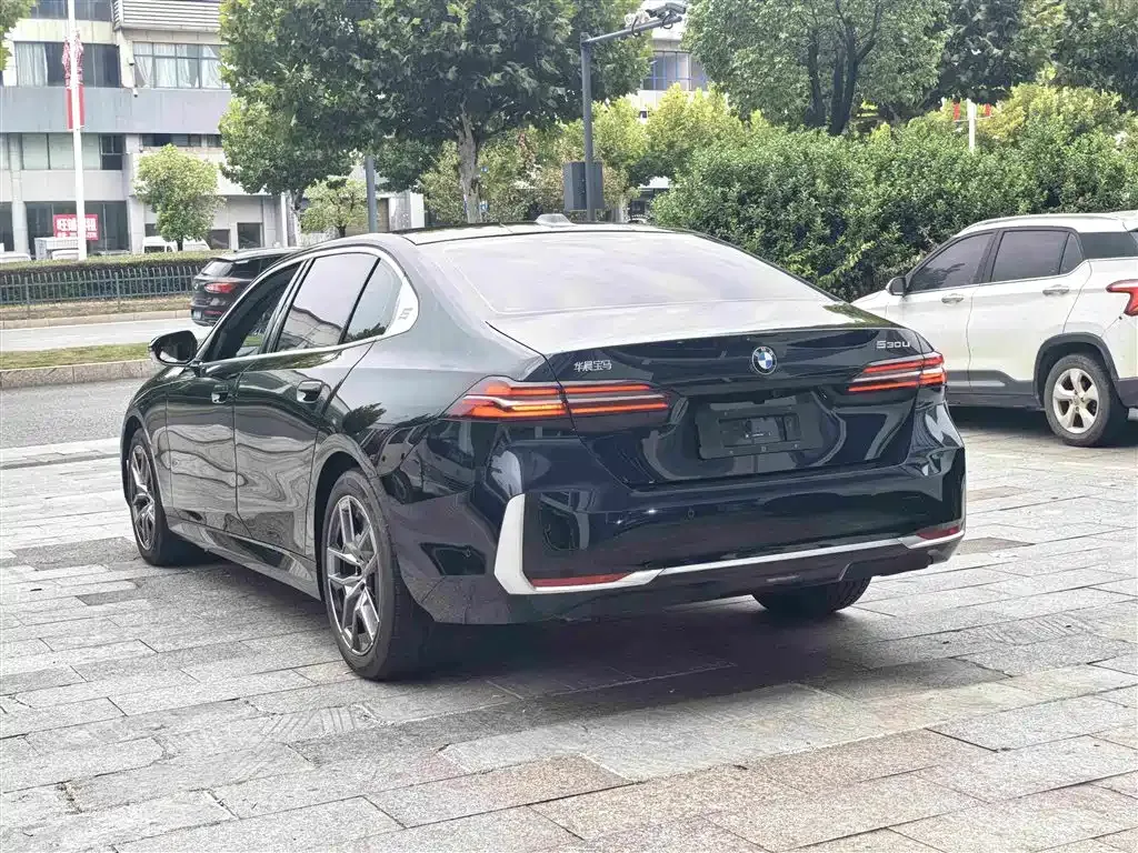 BMW 5 Series — фото 10