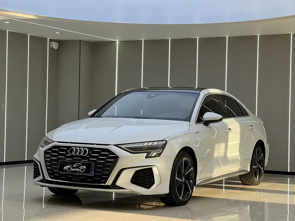 Audi A3 — фото 1