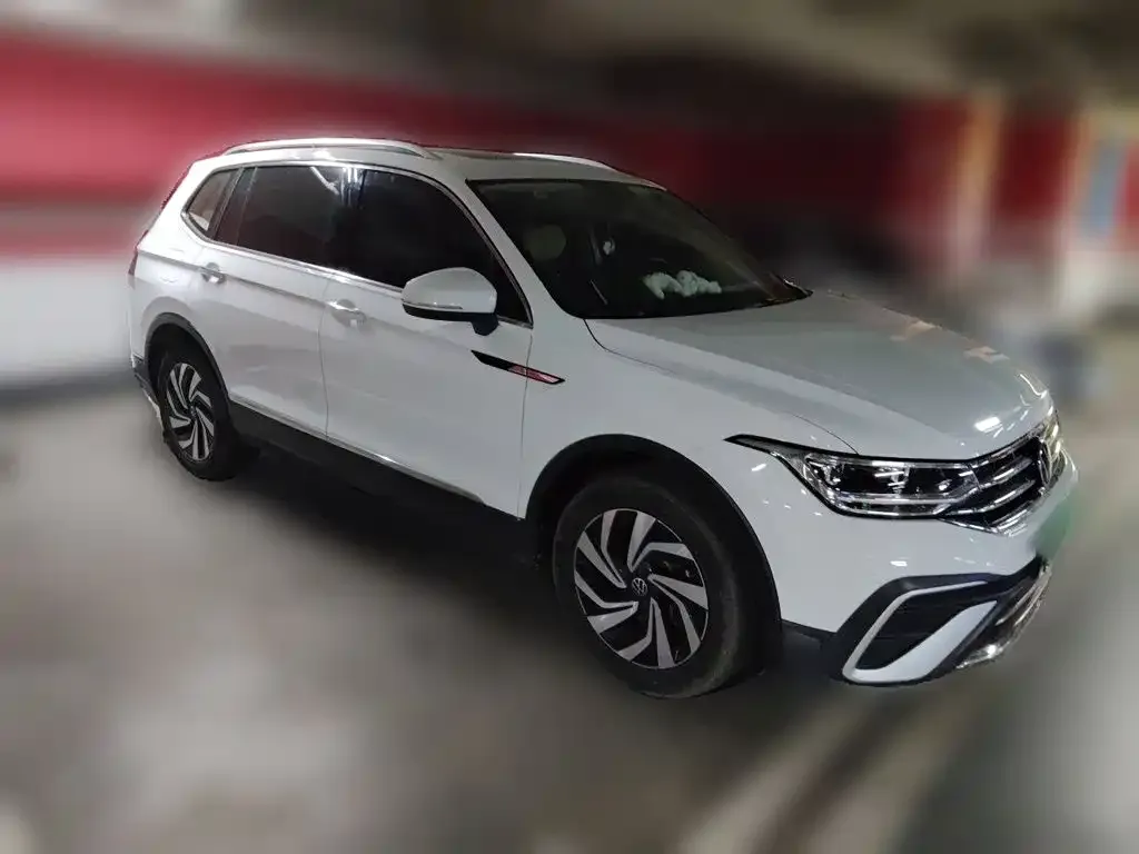 Volkswagen Tiguan L — фото 4