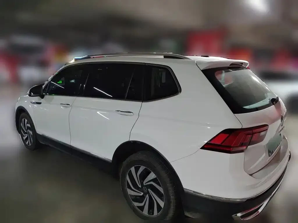 Volkswagen Tiguan L — фото 9