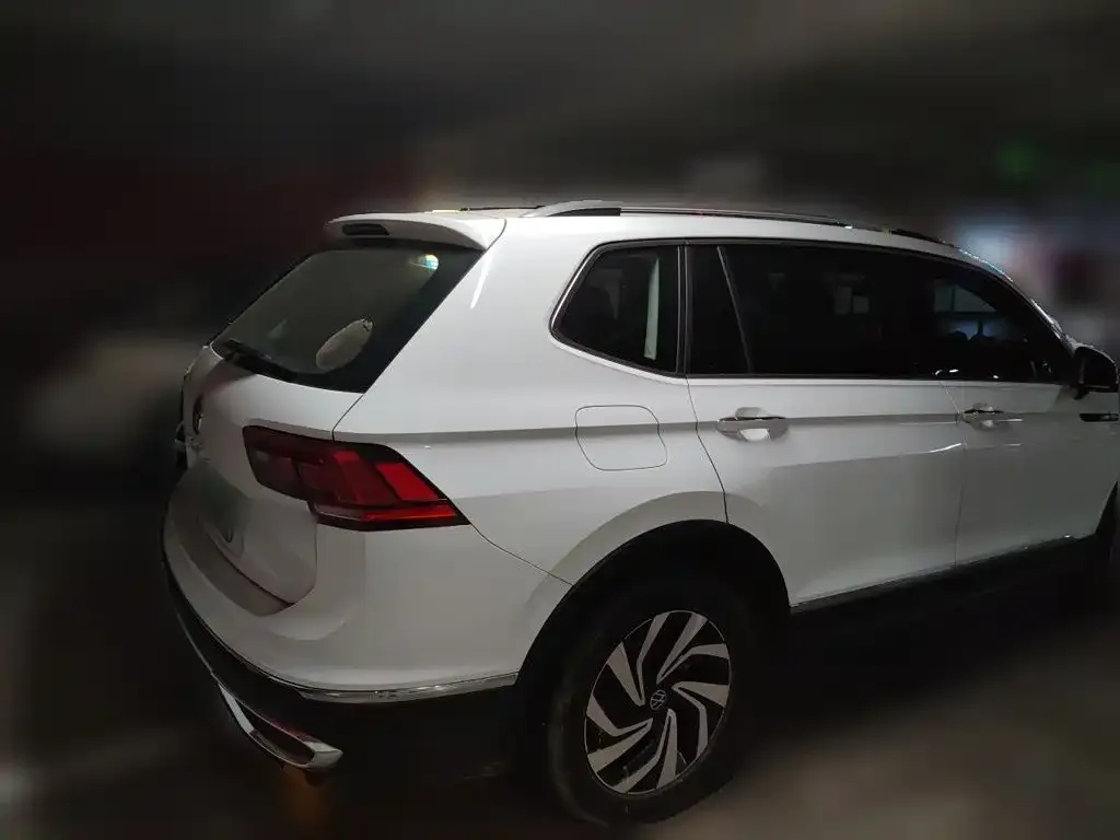 Volkswagen Tiguan L — фото 2