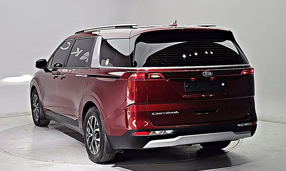 Kia Carnival — фото 4