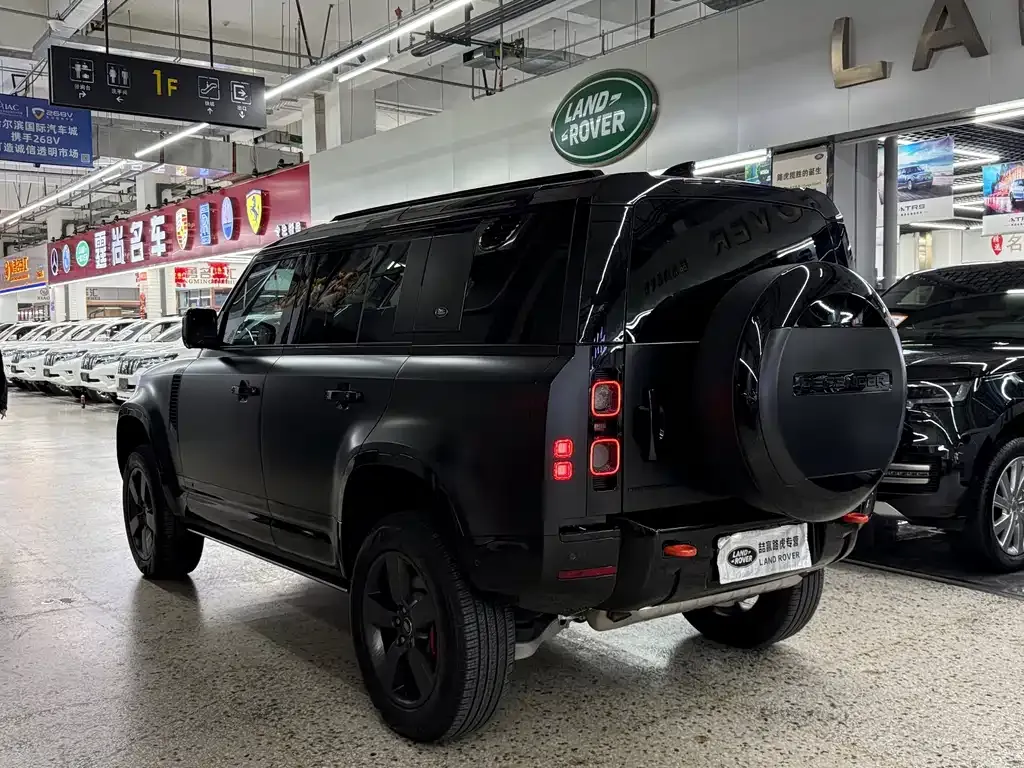 Land Rover Defender — фото 10