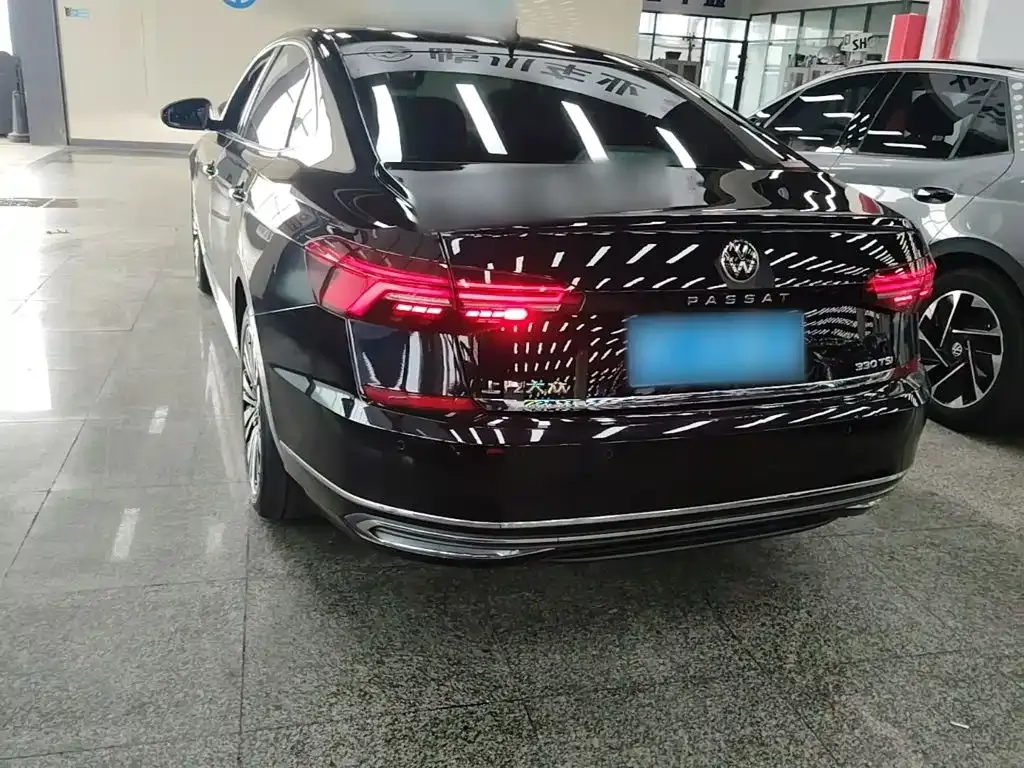Volkswagen Passat — фото 10