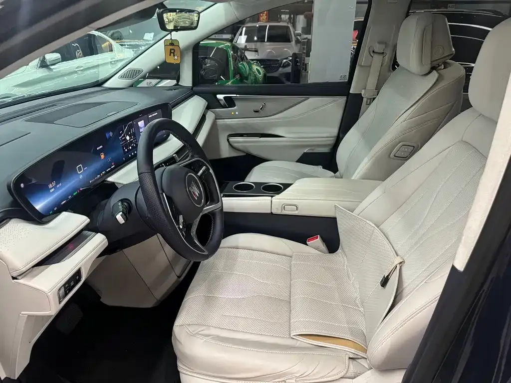 Buick GL8 Hybrid — фото 10
