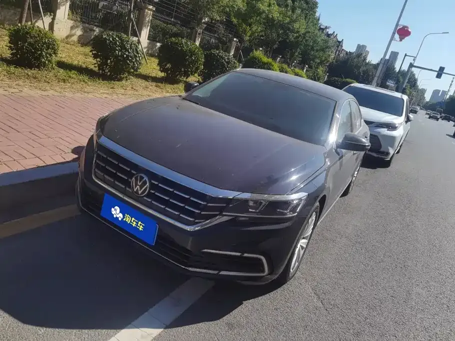 Volkswagen Passat — фото 1