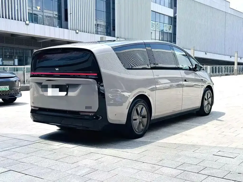 Li Auto MEGA — фото 7