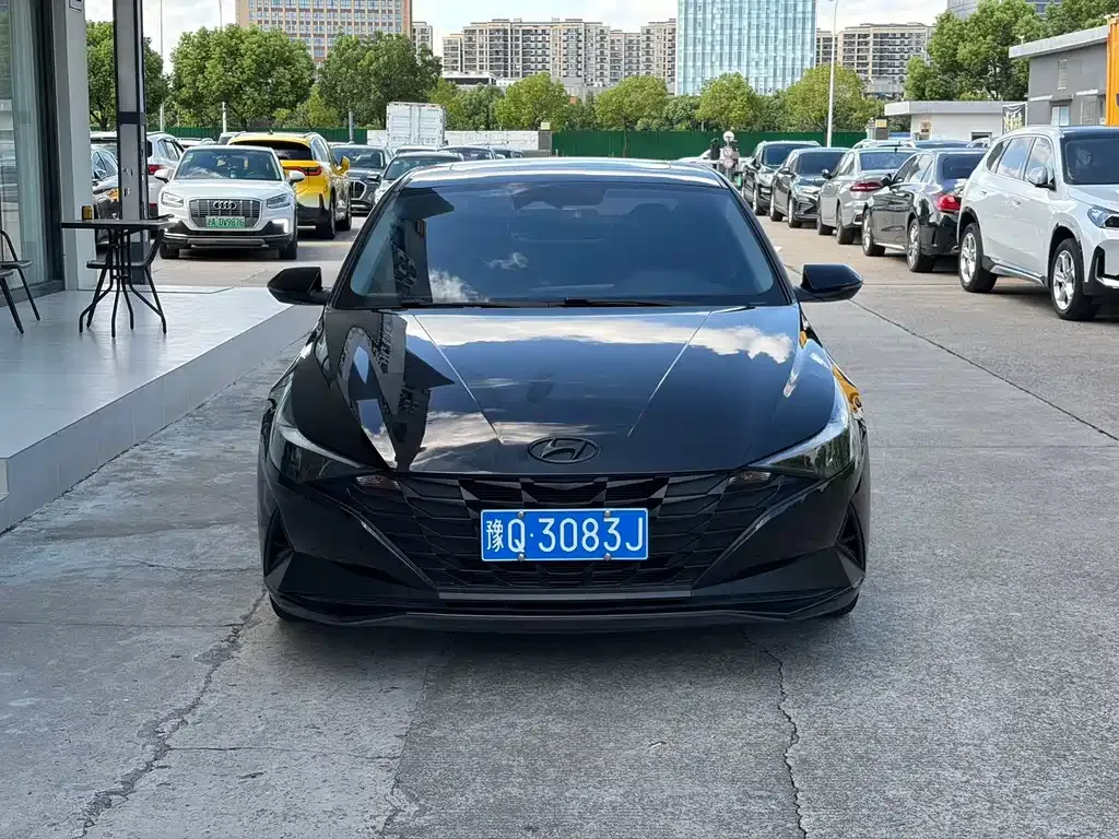 Hyundai Elantra — фото 1