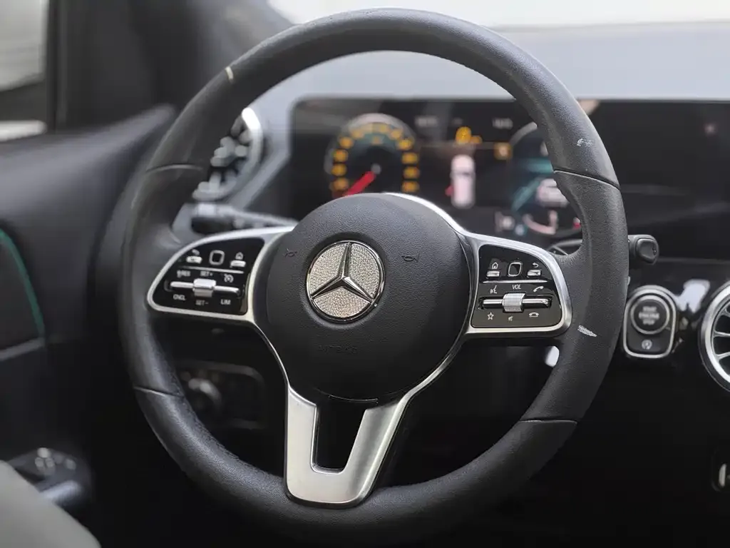 Mercedes-Benz GLA — фото 8