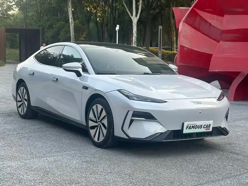 Geely Galaxy E8 — фото 10
