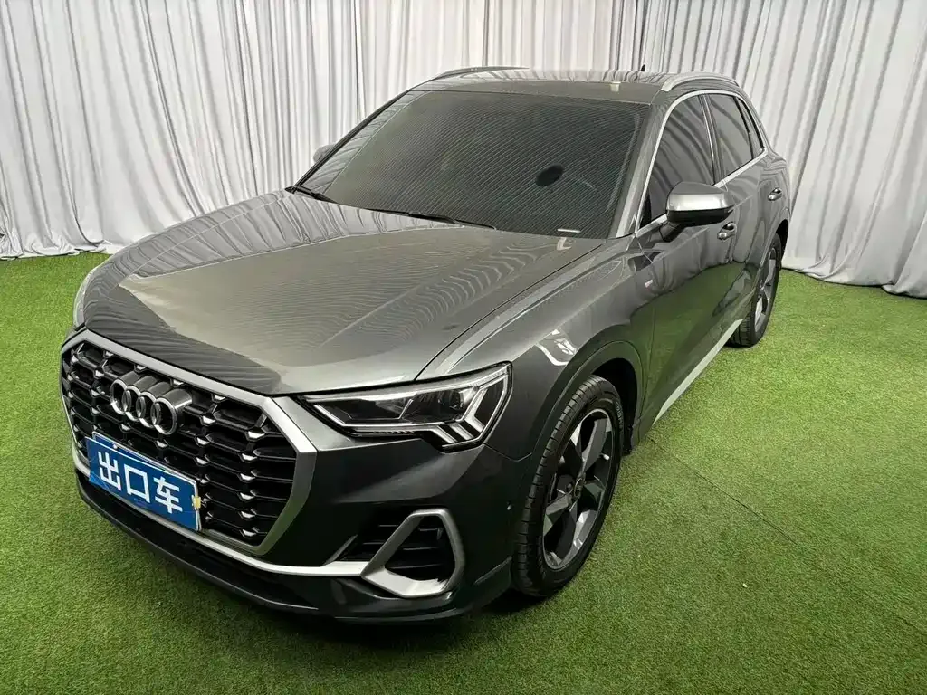 Audi Q3 — фото 1