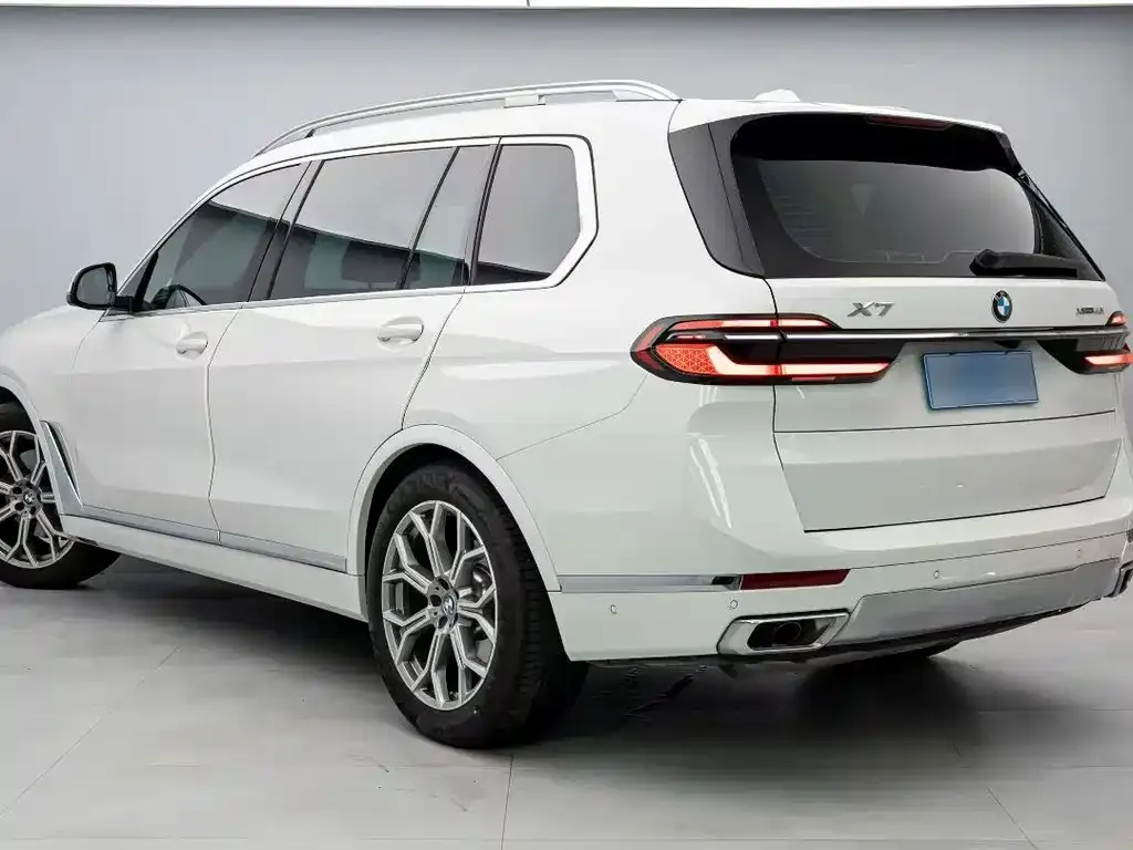 BMW X7 — фото 2