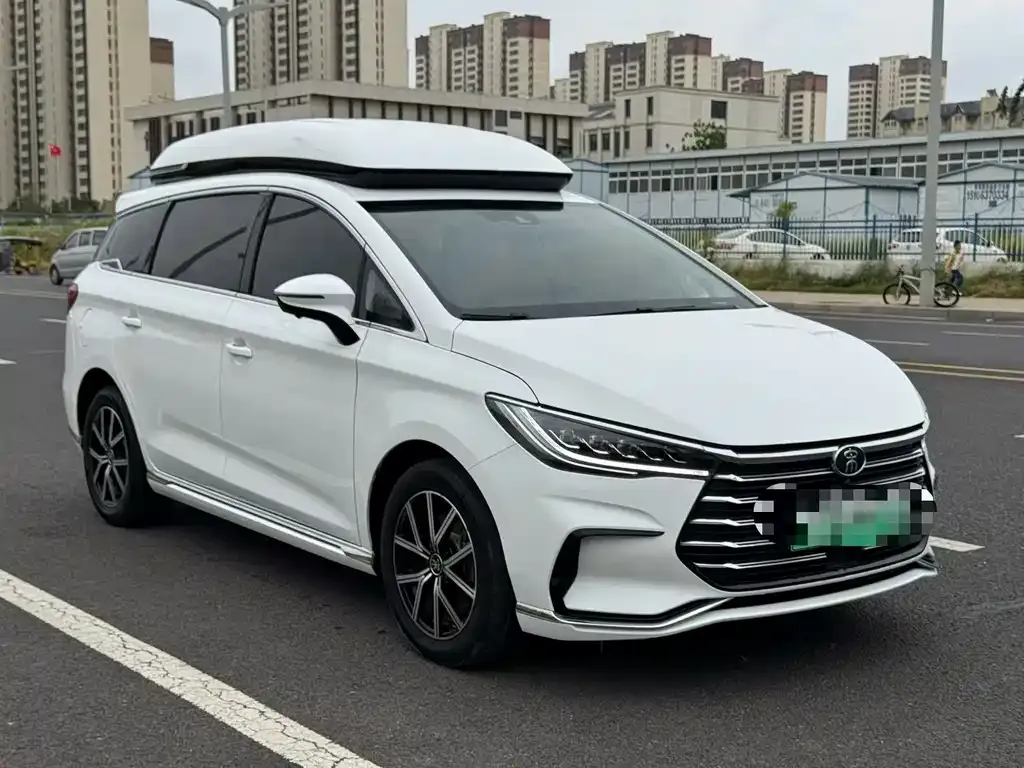 BYD MAX New Energy — фото 8