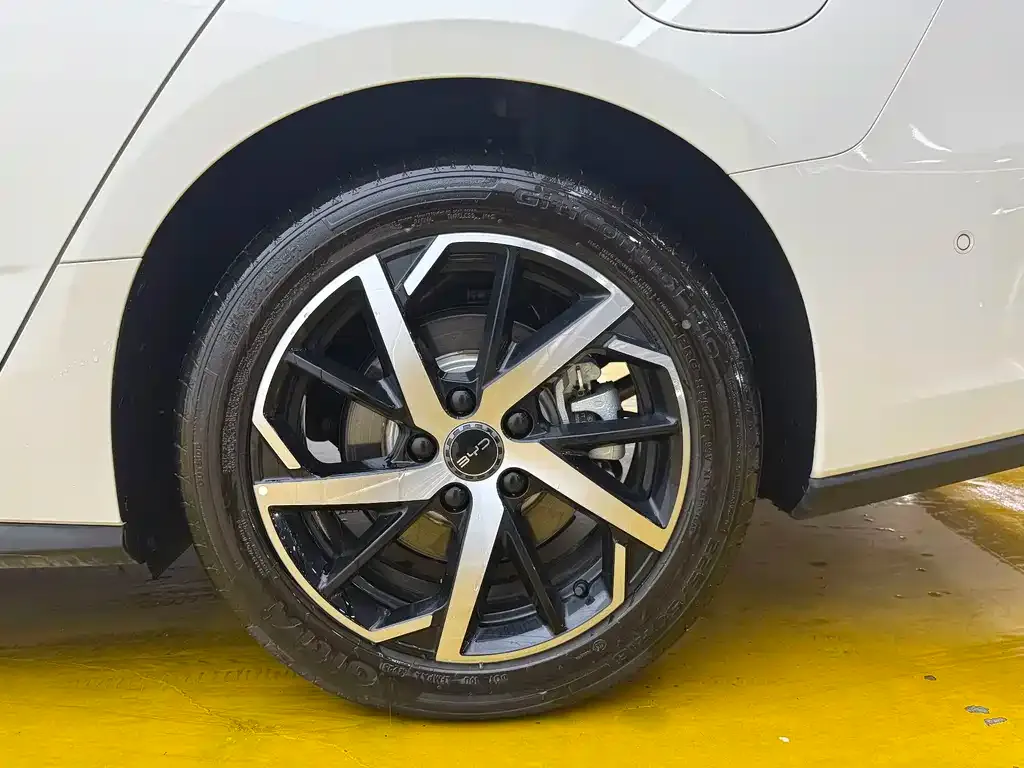 BYD Seal 07 DM-i — фото 5