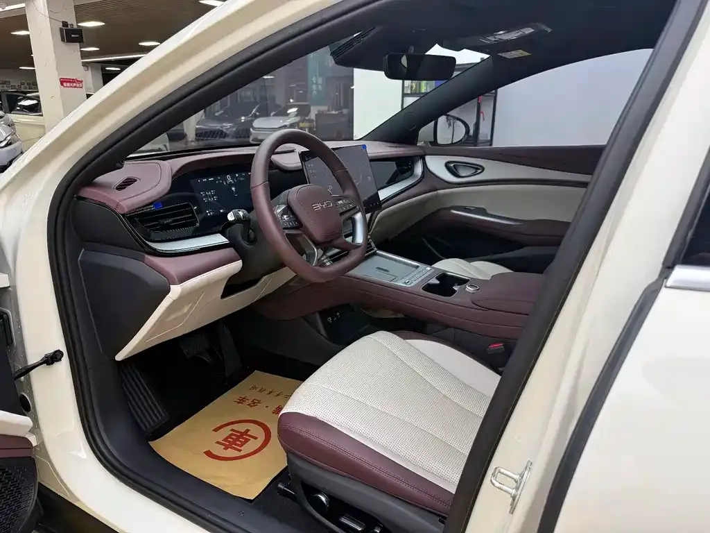 BYD Seal 07 DM-i — фото 9