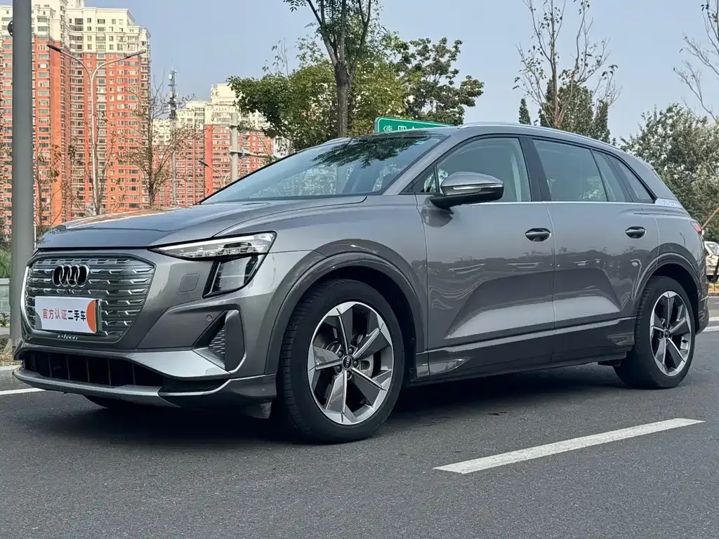 Audi Q5 e-tron — фото 1