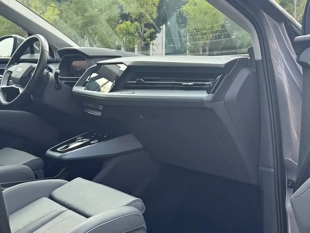 Audi Q5 e-tron — фото 10