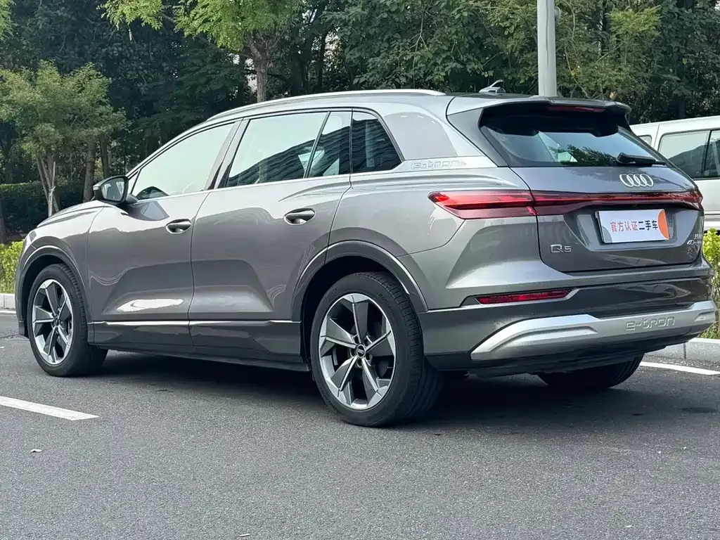 Audi Q5 e-tron — фото 6