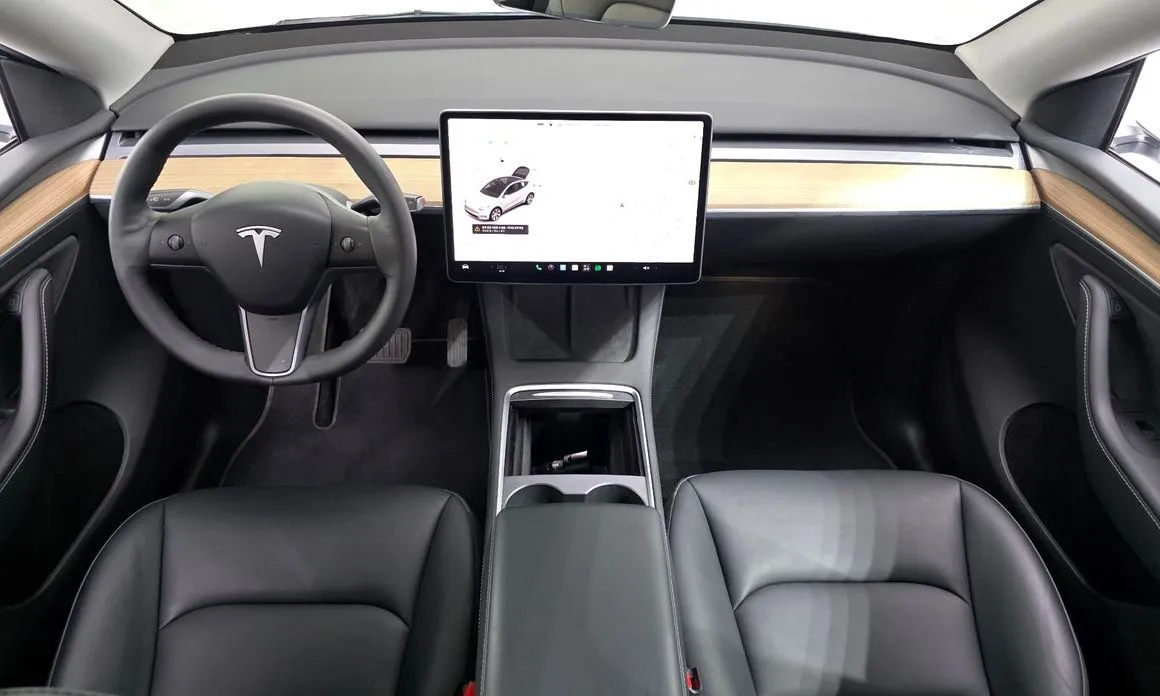 Tesla Model Y — фото 8