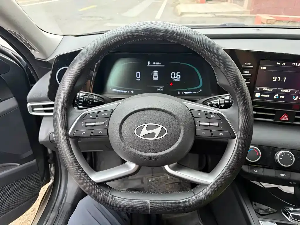 Hyundai Elantra — фото 7