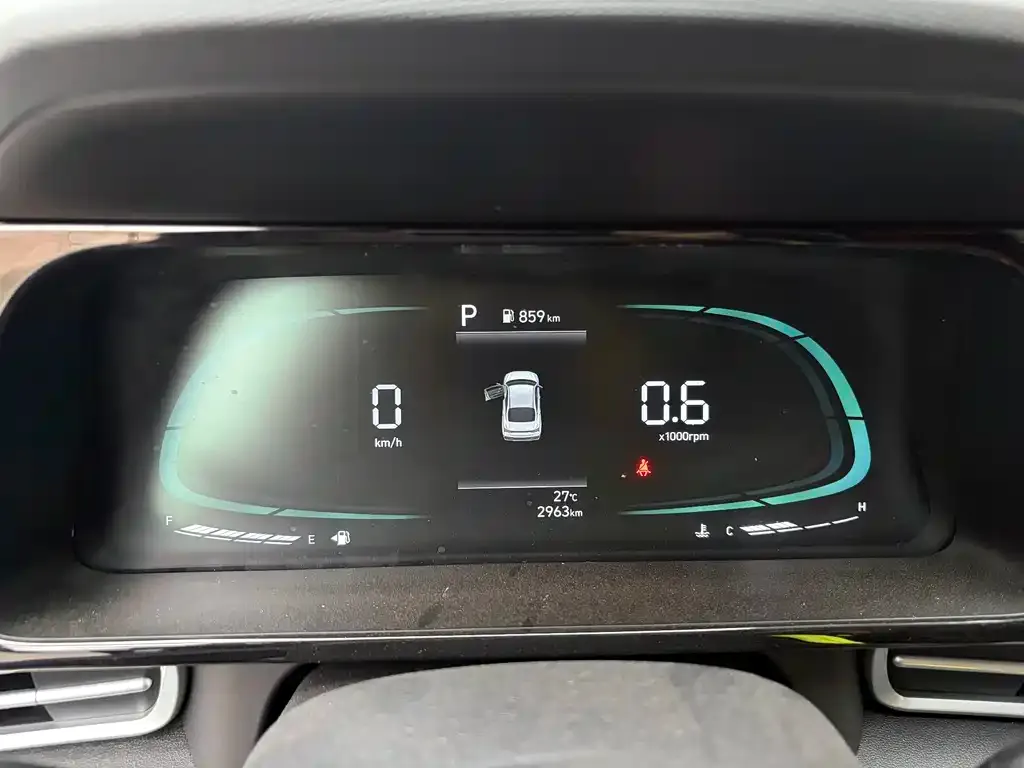 Hyundai Elantra — фото 2