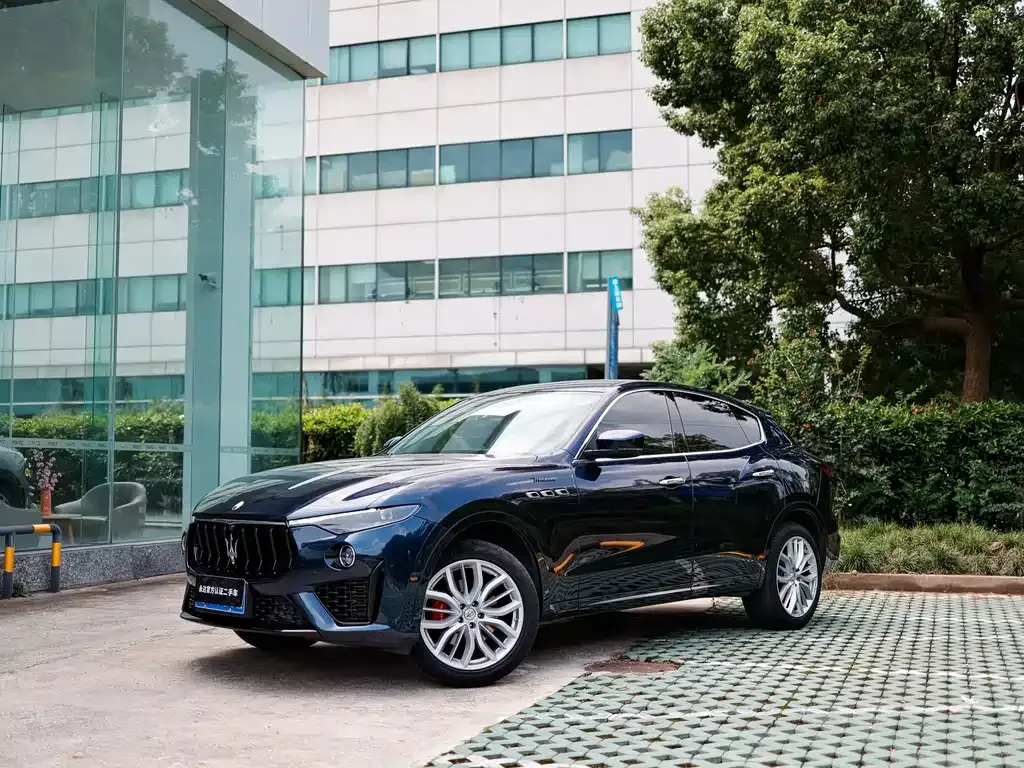 Maserati Levante — фото 1