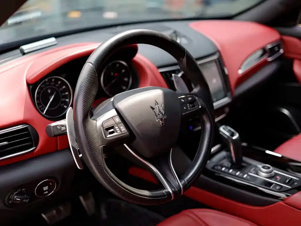 Maserati Levante — фото 9