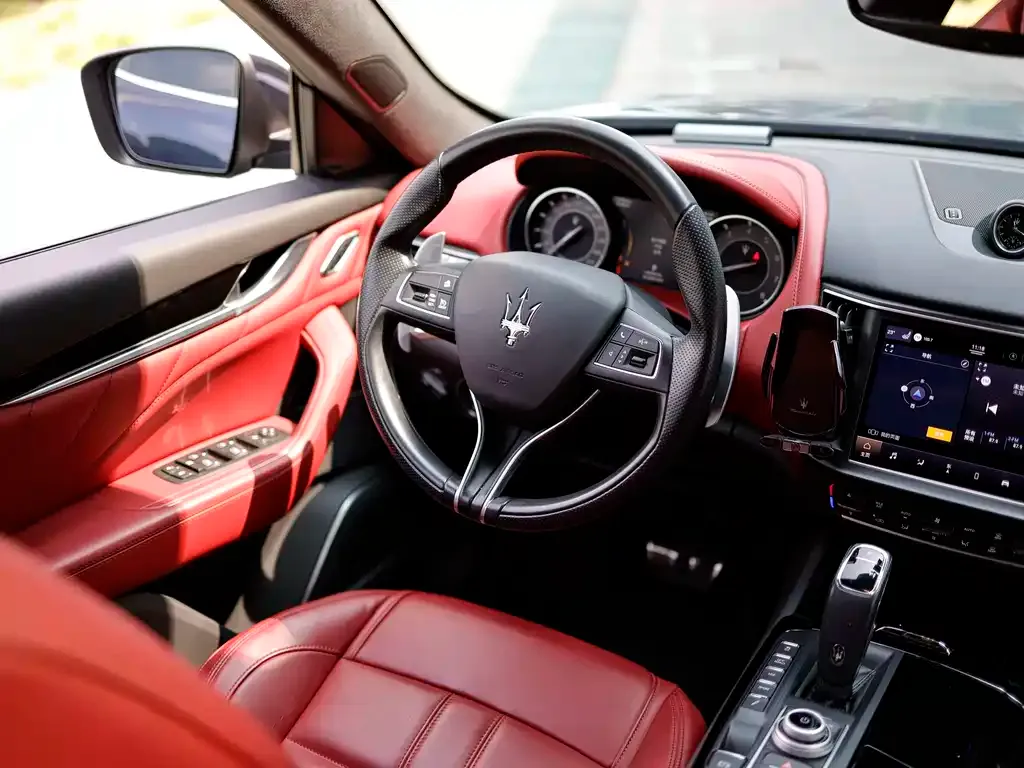 Maserati Levante — фото 6