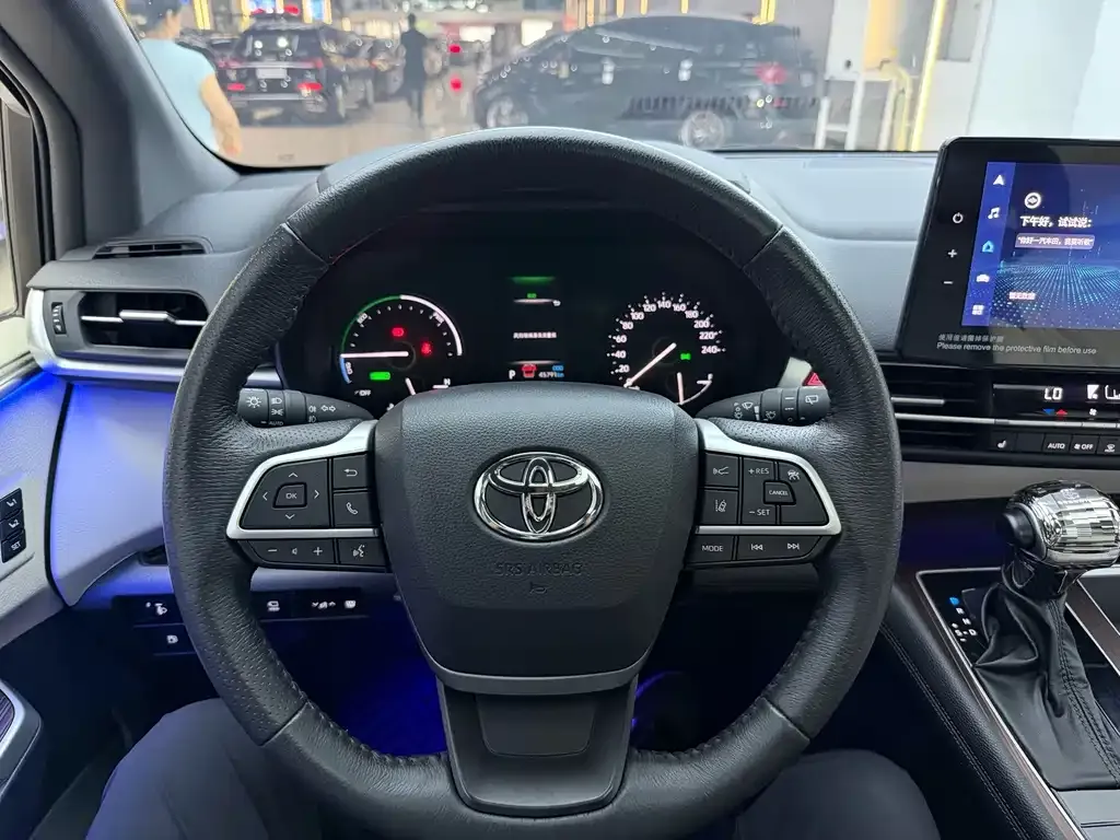 Toyota Granvia — фото 8