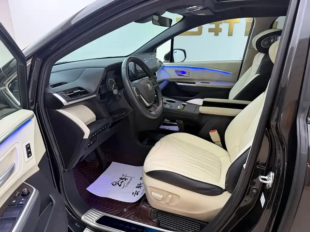 Toyota Granvia — фото 4