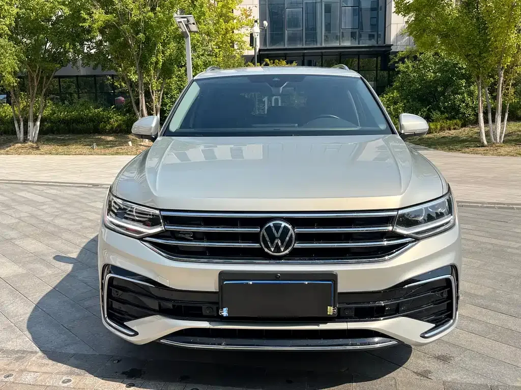 Volkswagen Tiguan L — фото 6