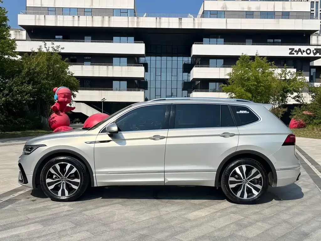 Volkswagen Tiguan L — фото 5