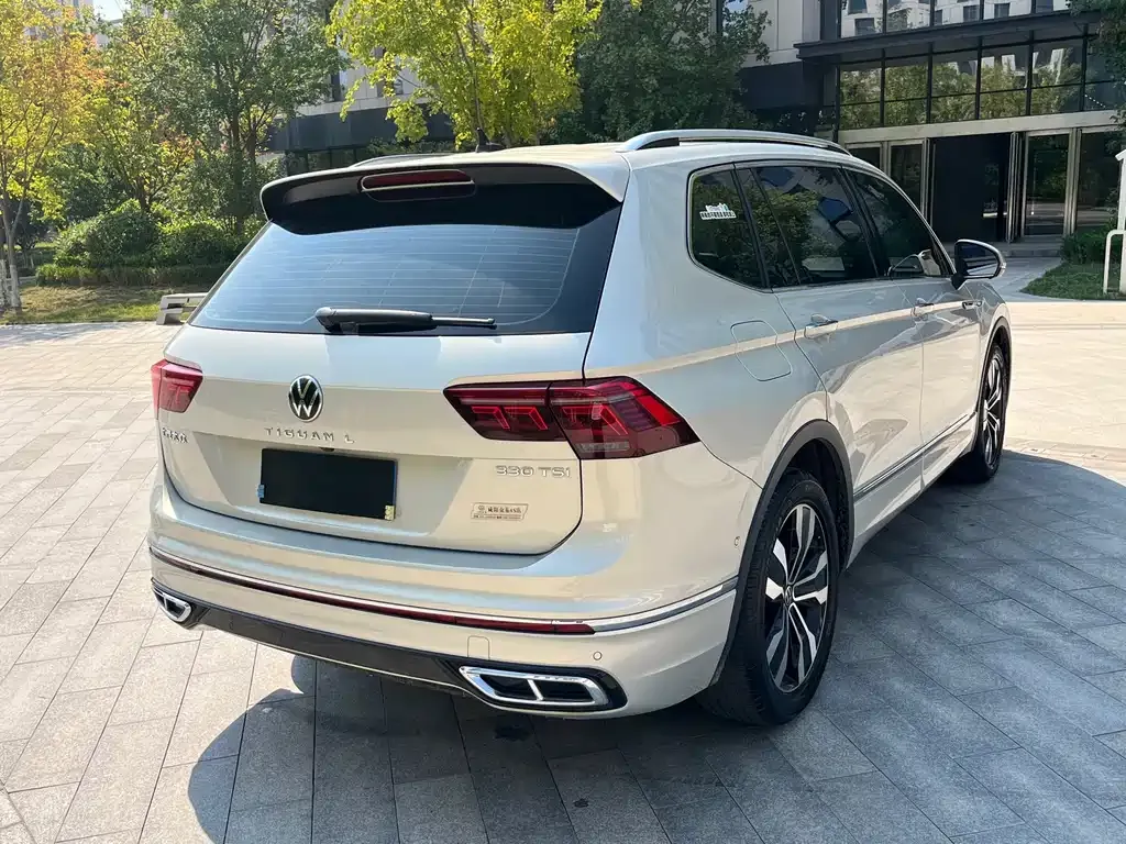 Volkswagen Tiguan L — фото 8