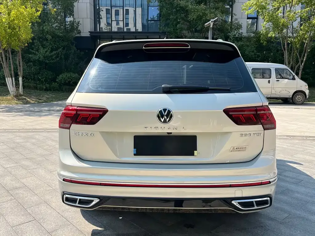 Volkswagen Tiguan L — фото 2
