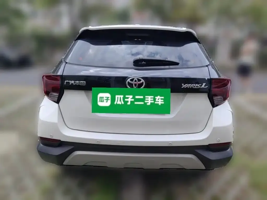 Toyota Yaris L — фото 2